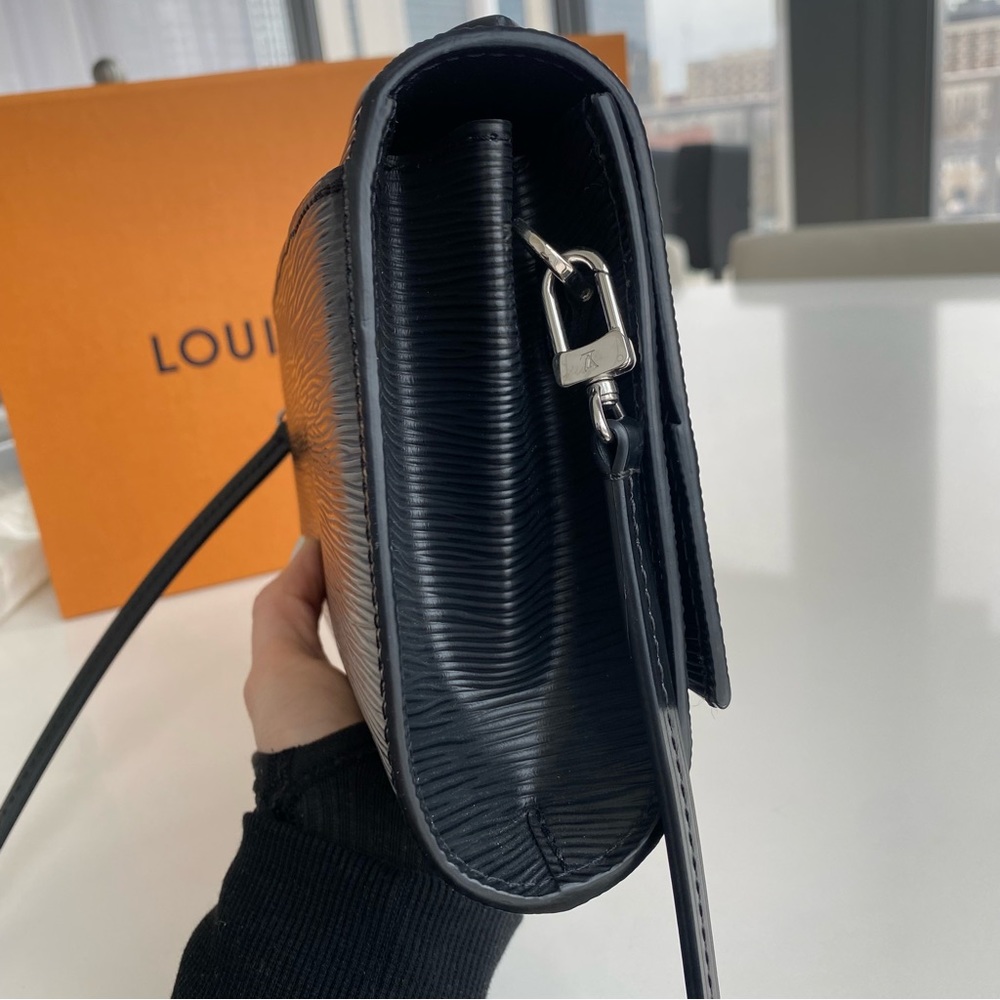 Louis Vuitton Clery Black Epi - Picture 6 of 12